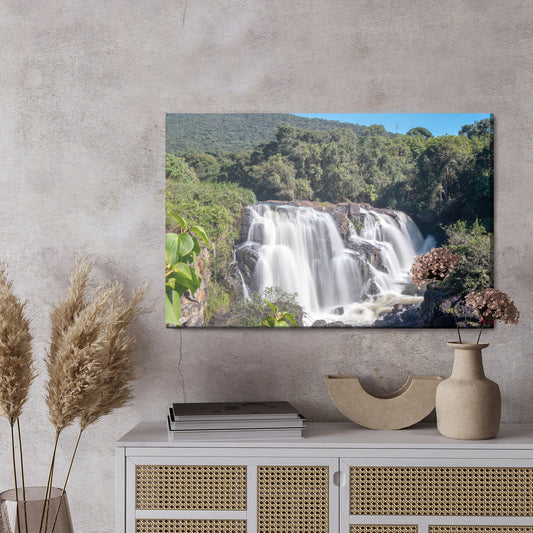 Obraz Na Płótnie Wodospad Wśród Bujnej Roślinności