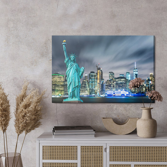 Obraz Na Płótnie Statua Wolności Na Tle Nowojorskich Drapaczy Chmur