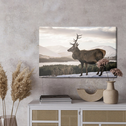 Obraz Na Płótnie Jeleń Na Tle Zimowego Krajobrazu
