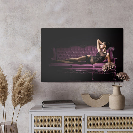 Obraz Na Płótnie Kobieta W Zmysłowej Pozie Na Kanapie