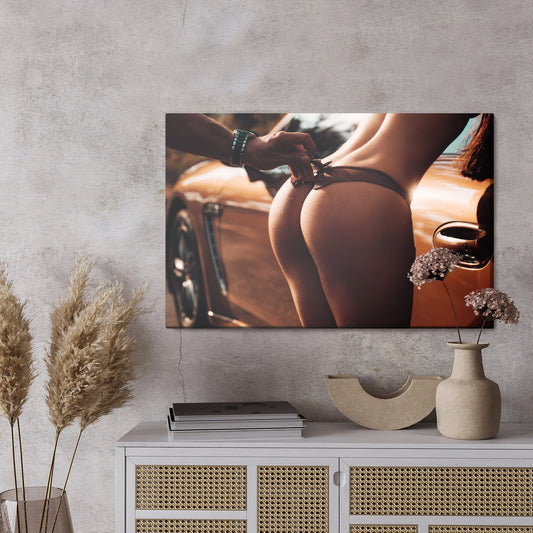 Obraz Na Płótnie Kobieta W Bieliźnie Na Tle Auta