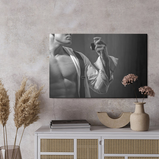 Obraz Na Płótnie Perfumujący Się Mężczyzna