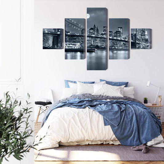 Obraz Wieloczęściowy Nocna Panorama Nowego Jorku Z Księżycem Na Niebie